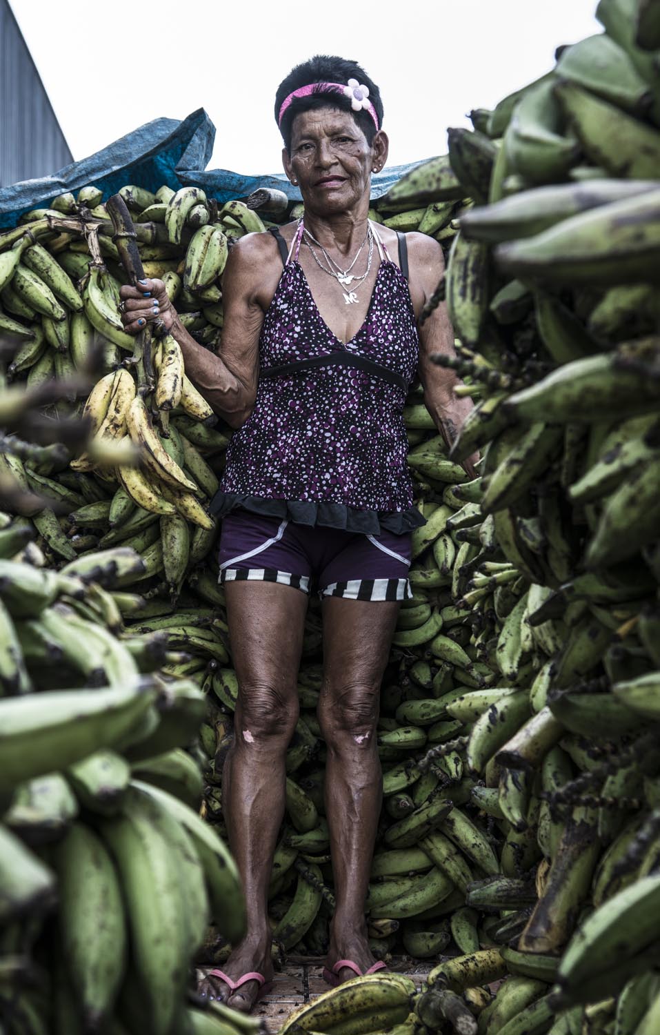 Andrezza Lasmar De Lima , vendedora de bananas , Mercado de Manaus, Brasil, 28.06.2013