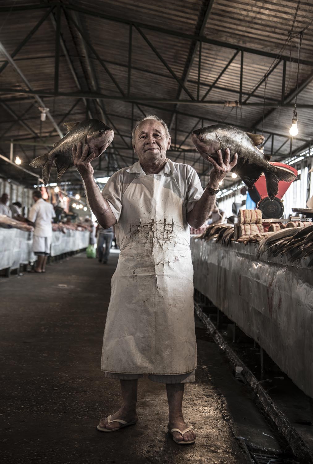 Fernando Dos Reis Pereira, vendedor de peixe Tambaqui , mercado de manaus , brazil , 28.06.2013